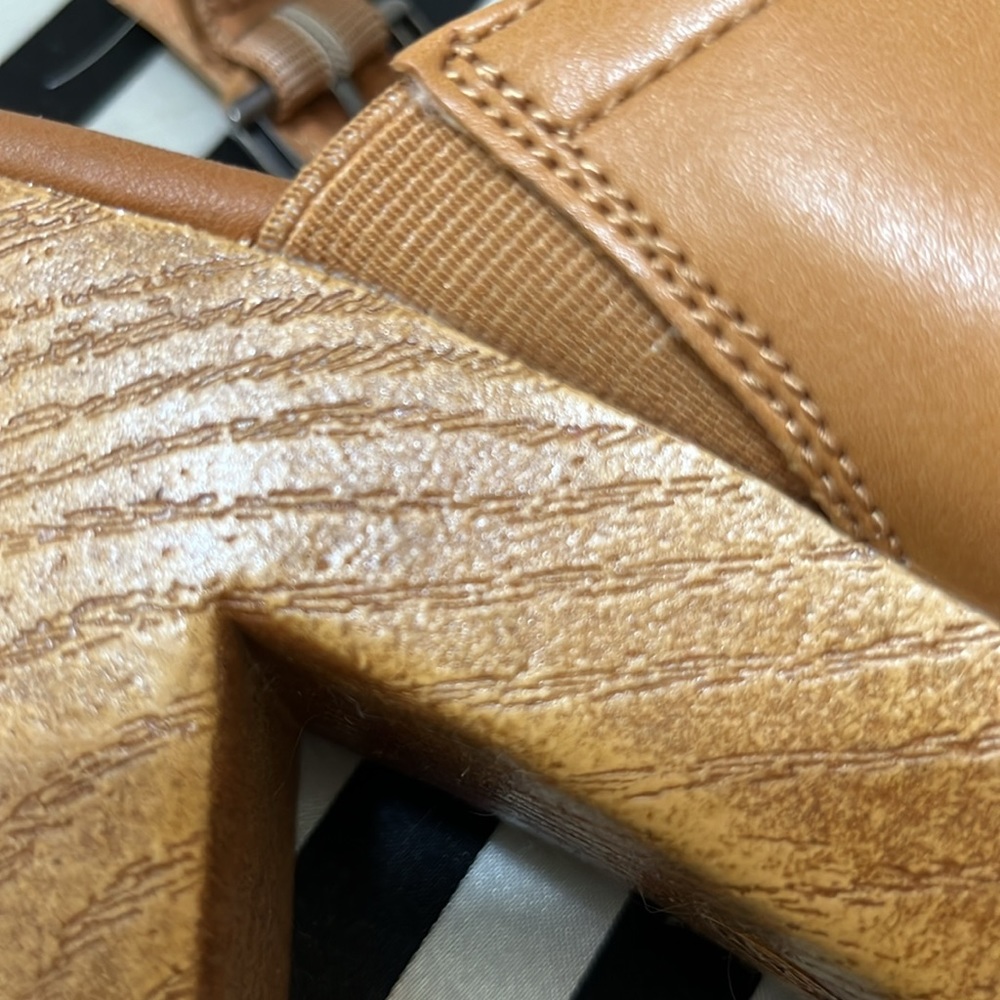 Clogs - Picture 10 of 11